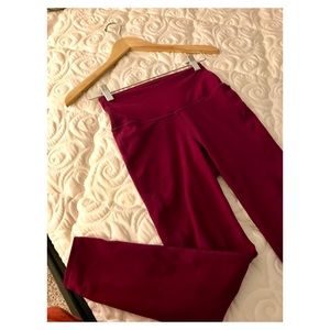 GapFit Women’s XS Pink High Wasted Cropped